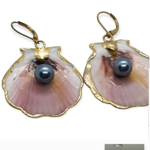 VINTAGE SEASHELL DROP EARRINGS WITH FAUX PEARLS & GOLD TRIM DETAIL - Picture 2 of 3
